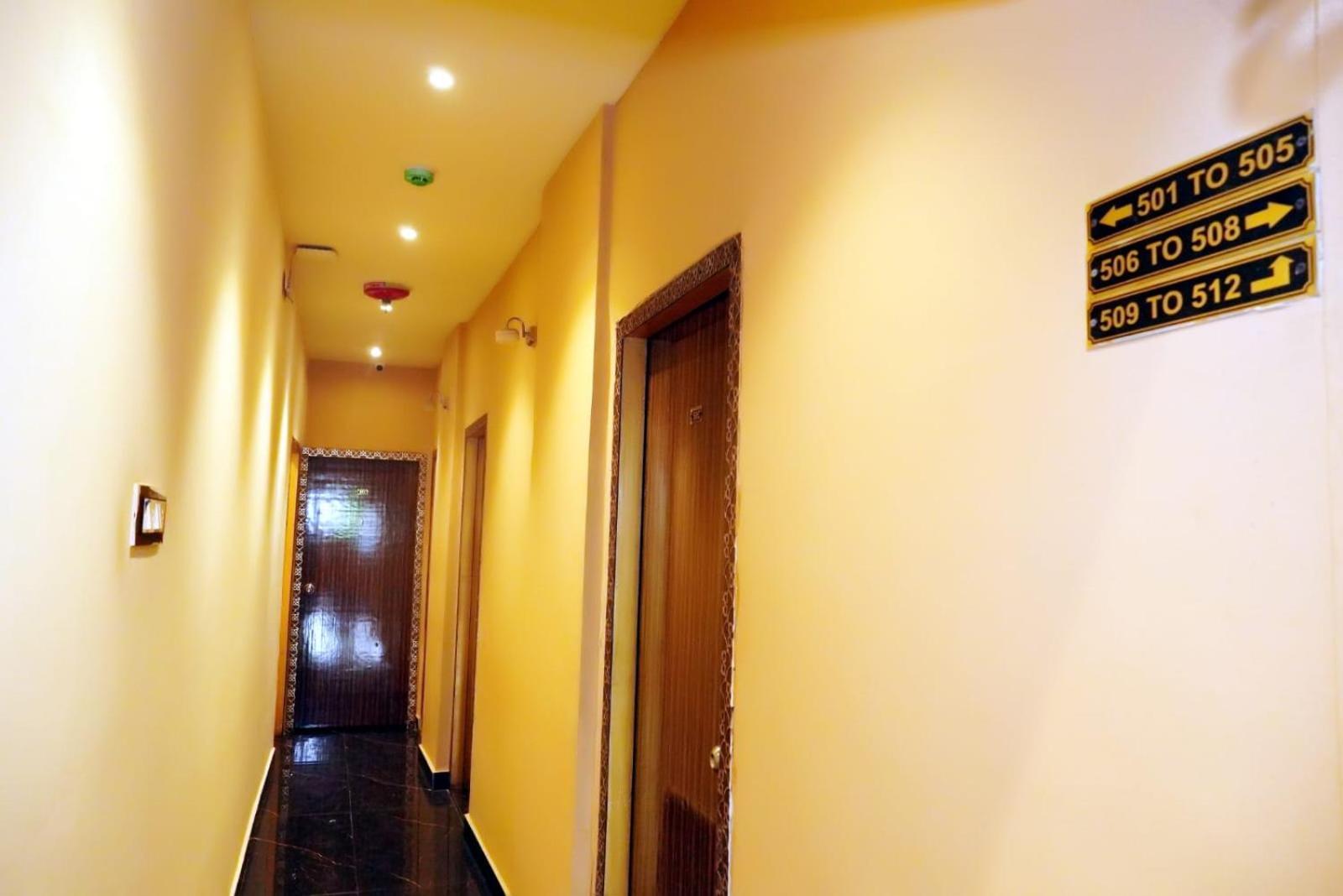 Hotel Golden Plaza Vashi Екстериор снимка
