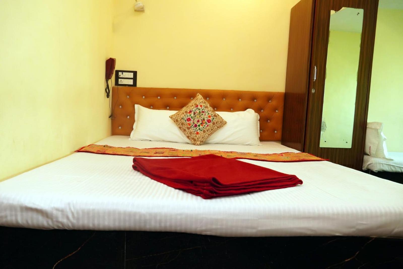 Hotel Golden Plaza Vashi Екстериор снимка