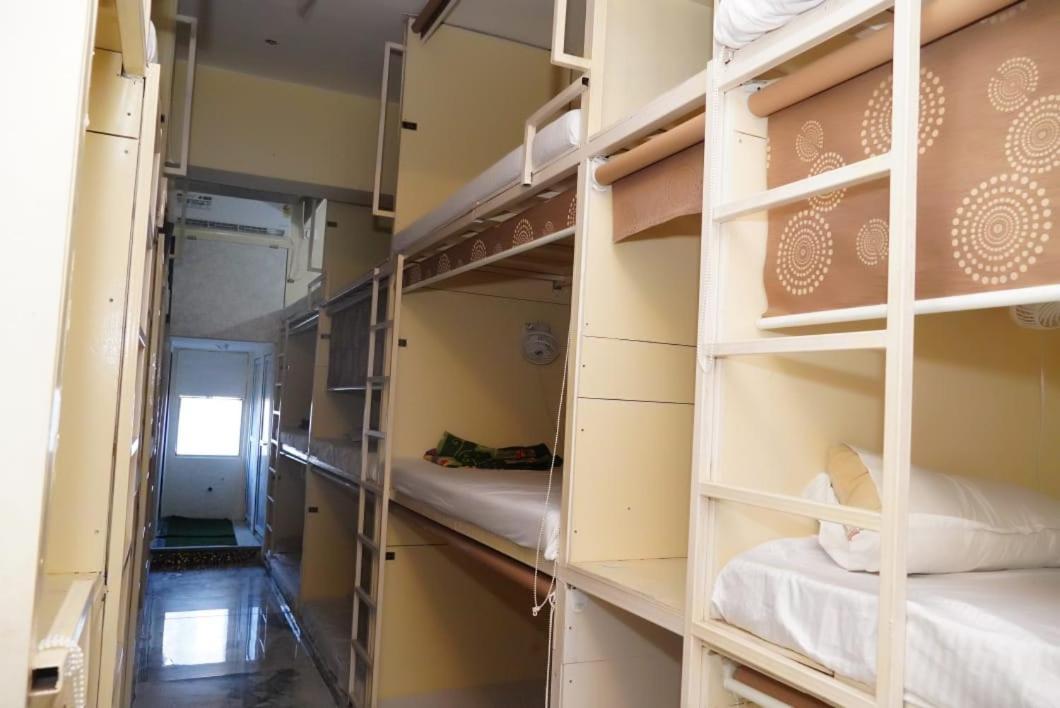 Hotel Golden Plaza Vashi Екстериор снимка